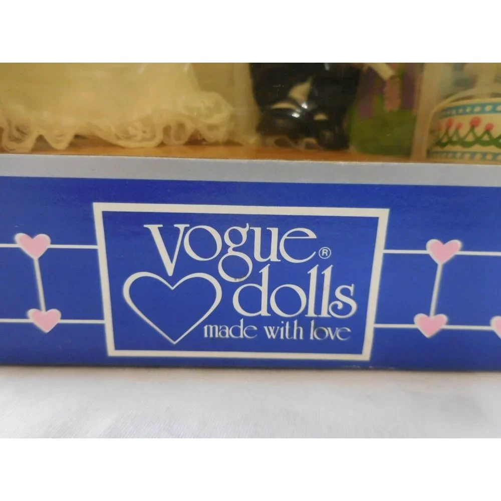Vogue Ginny Dolls Bride and‎ Groom Set 8